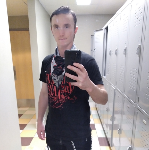 Meet your Posher, Alex - Picture 3 of 16